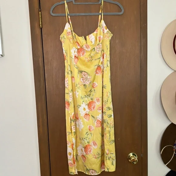 Dress - Picture 2 of 4